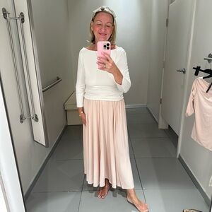 Hello, Inviting you to come take a look in my closet!